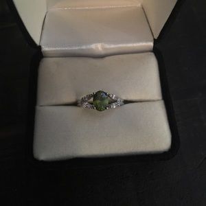 Emerald fashion ring